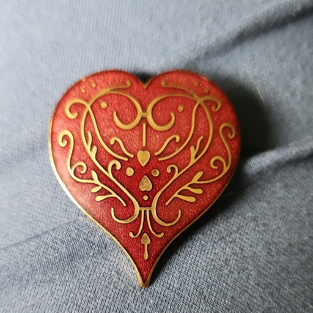 Elegant Heart-Shaped Red and Gold Brooch
